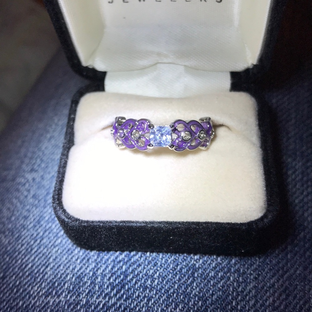 Sparkly silver and “diamond” ring. Size 7.